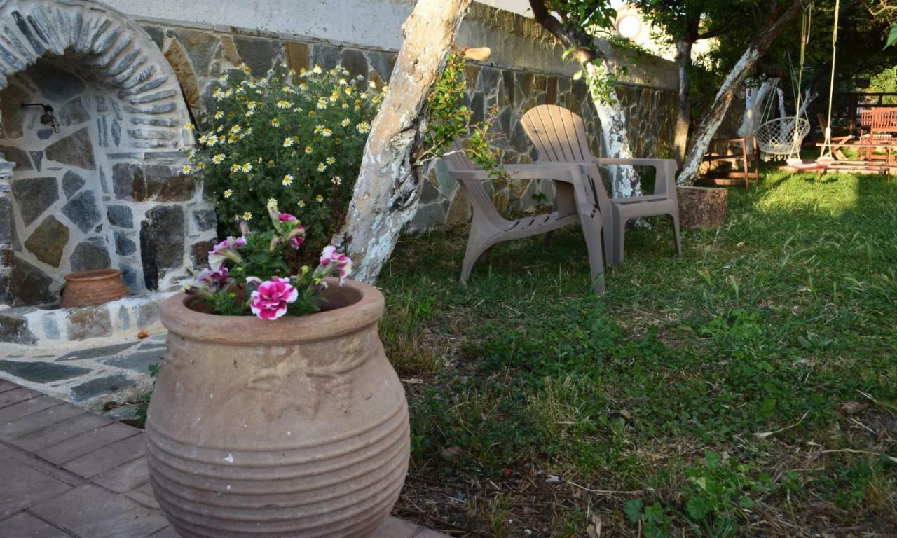 Modern Apartment With Garden Kissamos Exterior photo